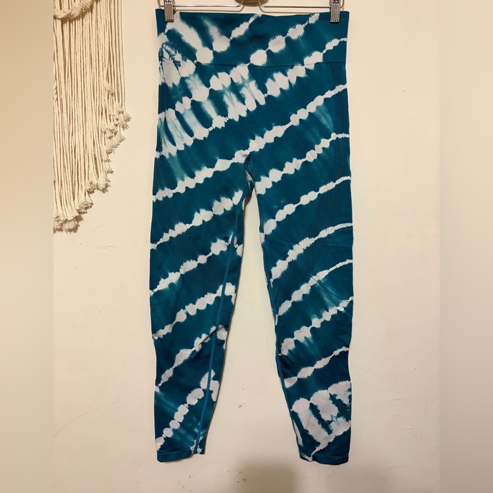 PINK Victoria's Secret Teal and White Tie-Dye Leggings